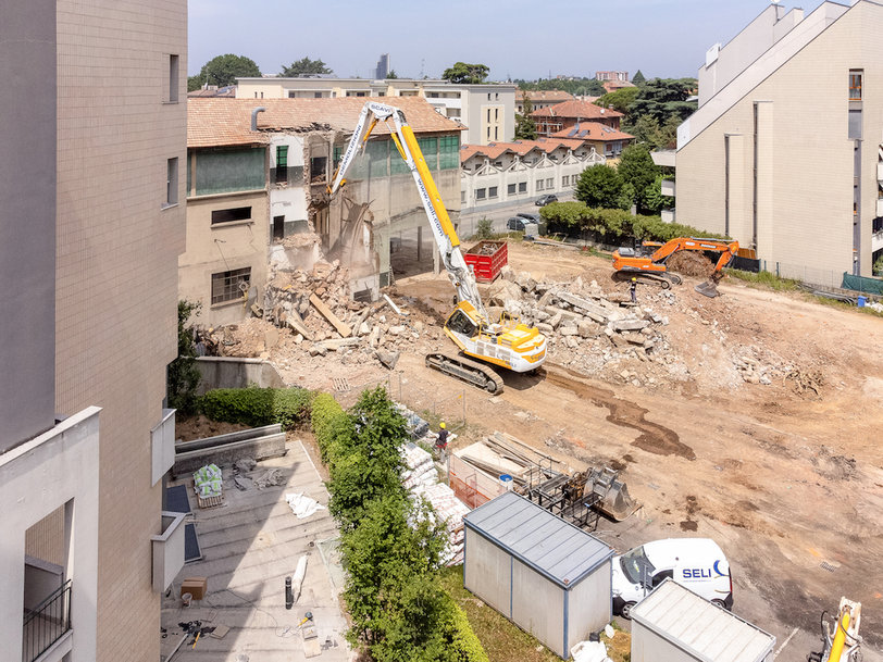 Doosan Demolition Excavator Takes Down Historic Factory